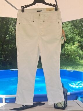 NYDJ Womens Capri's in White W/Life Tuck Technology